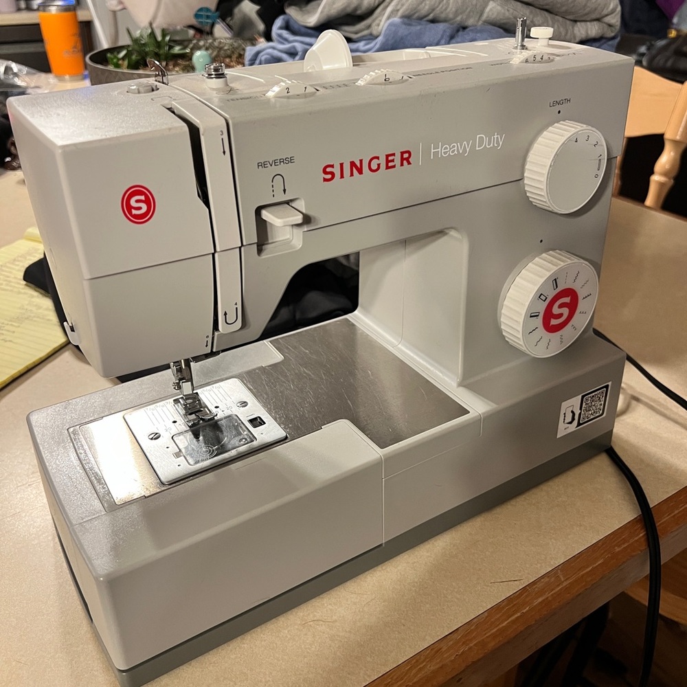 SINGER Heavy Duty Sewing Machine - Gray